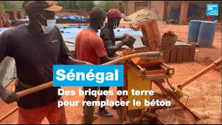 Sénégal : des briques en terre pour remplacer le béton • FRANCE 24