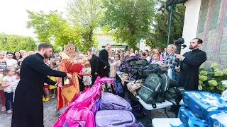 🍁🔔Предстоятель вручив 200 рюкзаків школярам з сімей переселенців