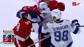 Mikhail Sergachev tries to fight Seider after Red Wings defender hit Hagel (21 dec 2022)