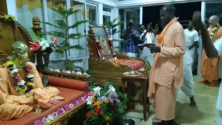 HH Bhakti Caitanya Swami & HH Bhakti Dhira Damodara Swami - Leading Kirtan & performing Arati