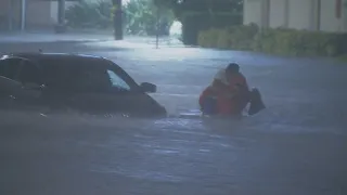 VIDEO: Hurricane Ian rescue | Reporter saves woman from floodwaters in Orlando