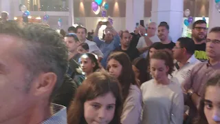 עוזיה צדוק -מקדיש לאמהות "יא מאמא" במסיבת בני ובנות המצווה של חברת החשמל