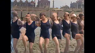 Het strand van Scheveningen en een dansgroep rond 1925 in kleur! Scheveningen beach in 1925 in color