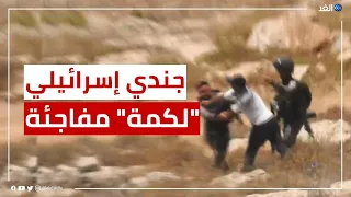 مدججون بالسلاح.. قوات الاحتلال تعتدي على فلسطيني أعزل والشاب يرد عليهم بـ"اللكمات"