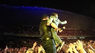 Bruce Springsteen, Niño se escapa en Waiting-San sebastian 2-06-12 (Tatobruce).MP4