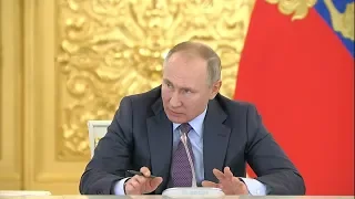 Путин о протестах: «Нельзя допускать, чтобы за броском пластикового стаканчика летели бутылки»