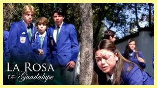 Alexa se arma de valor y regresa a la escuela | La rosa de Guadalupe 4/4 | Un beso de amor