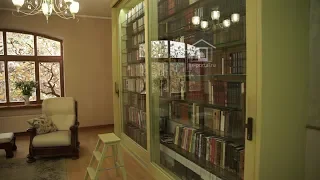 Cовременный книжный шкаф на основе хс-портала