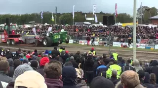 Rad ab beim Tractor Pulling in Füchtorf