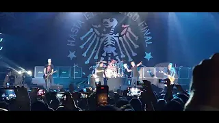 Die Toten Hosen y el Mosca (2 Minutos). Ya no sos igual. 21/10/22 Obras