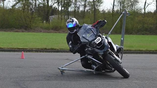 Erstes Schräglagentraining auf der BMW R 1200 GS