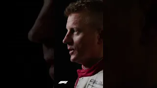 What app does Kimi Raikkonen first open in the morning? | Classic Kimi