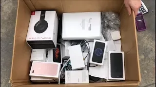 APPLE STORE DUMPSTER DIVING JACKPOT!! FOUND iPHONES!! BIGGEST APPLE STORE DUMPSTER DIVING JACKPOT!!