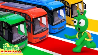 Wheels On the Bus - Pea Pea Mendapat Masalah dengan Bus Sekolah Empat Warna