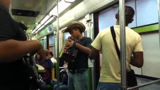 folclore colombiano en el subterráneo (metro) de la Ciudad