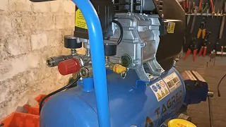 Kompresor TAGRED. Wymiana oleju po 4 lata spuszczanie wody ze zbiornika.