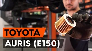 Как заменить моторное масло и масляный фильтр на TOYOTA AURIS 1 (E150) [ВИДЕОУРОК AUTODOC]