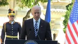 Biden warns Russia not to undermine Ukraine polls