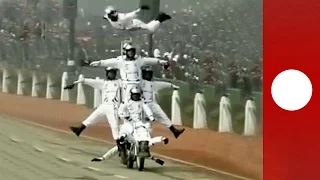 Daredevil motorbike stunts wow crowd on India's Republic Day