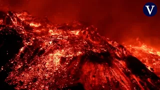 Hipnóticas imágenes de la lava ardiente fluyendo del volcán de La Palma