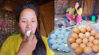 Manjita enjoying boil eggs in Shelter || Pregnant Manjita enjoying eggs@AloneAdhirajnepal