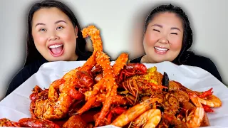 KING CRAB LEGS + SHRIMP + MUSSELS + CRAWFISH SEAFOOD BOIL MUKBANG 먹방 EATING SHOW!