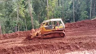 dozer dorong tanah buat jalan baru