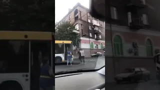 Драка водителя автобуса и пешехода в Мариуполе
