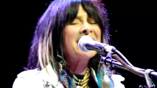 Buffy Sainte Marie "Darlin Don't Cry" 2009