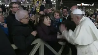 PAPIEŻ FRANCISZEK UDERZYŁ KOBIETĘ. Incydent w Watykanie