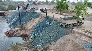 River Bank Slope Building With Team 15Ton Dump Truck and Excavator CASE CX210B