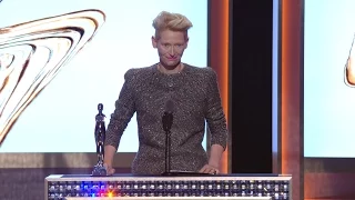 2016 CFDA FASHION AWARDS: Tilda Swinton Reads out Letter to David Bowie