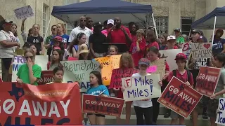 Houston ISD community holds march at City Hall for staff, students