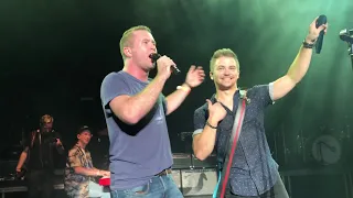 Hunter Hayes and Dylan Brekke sing "Wanted" live at The OC Fair- 08/01/18