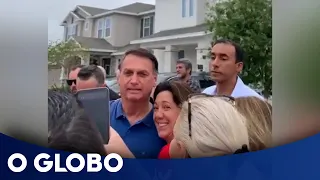 Bolsonaro cumprimenta apoiadores durante passeio em Orlando