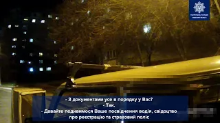 Ковбасу замість посвідчення водія. Дивіться відео 😔