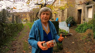 CARMEN nos cuenta ¿POR QUÉ tantas CASAS ABANDONADAS en las ALDEAS? Explorando Galicia RURAL. Padrón.