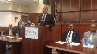 Sen. Booker credits Mayor Baraka for getting federal grant