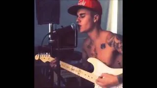 Justin Bieber sings Talkin' Bout A Revolution by Tracy Chapman in Los Angeles   August 25, 2014