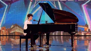 Pianist Isaac melts the Judges hearts