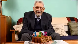 Bob Weighton (oldest man) 112 alone (3) (UK/Global) - ITV News 28 March 2020