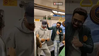 #AkshayKumar & #EmraanHashmi Dance To #MainKhiladi In Mumbai Metro | #shorts