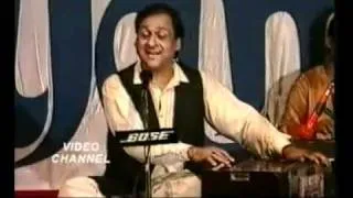 YouTube - Ghulam Ali - Chamakte Chand Ko.flv.flv