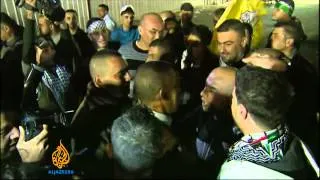 Palestinians celebrate release of prisoners