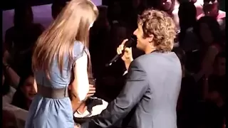 Josh Groban singing ``To Where You Are`` with audience member Maude   Montréal, July 23th, 2011