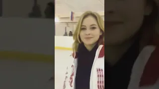 Позитивчик от Юлии Липницкой на сборах :З  / Funny Yulia Lipnitskaya