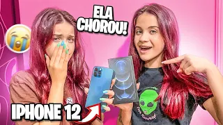 DEI O IPHONE 12 PRO MAX PRA NICOLLY!!  *Ela Chorou..?*