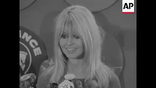 Conférence de presse de Brigitte Bardot à New York (1965)