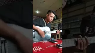 SALUT !! Pengamen Melayu Nyanyi Lagu Mandarin Wo Men Pu Yi Yang (我们不一样 Kita Memang Berbeda)