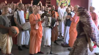 HH Kadamba Kanana Swami - Gurupuja and wild kirtan 05.07.2015